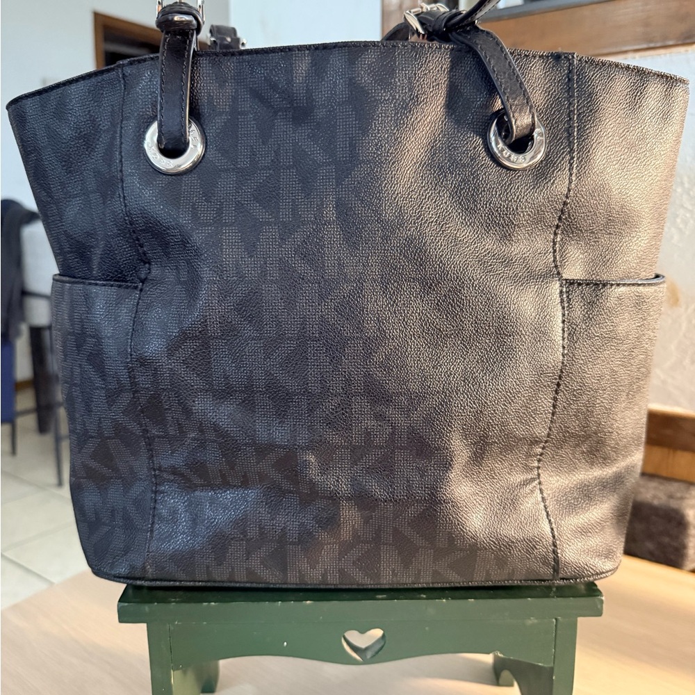 Michael Kors Jet Set Signature Tote In Black With Silver Accents